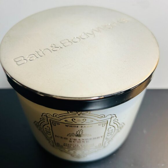 Bath & Body Works Iced Cranberry Scone 3-Wick Candle NEW - Picture 3 of 4